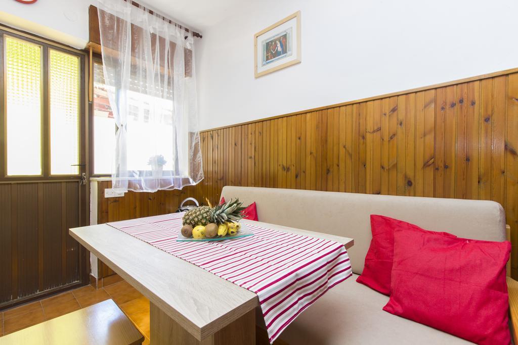 Apartment Neven Rogoznica  Rum bild