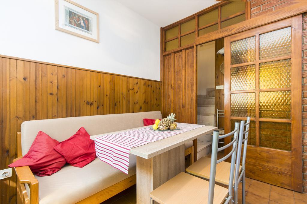 Apartment Neven Rogoznica  Rum bild